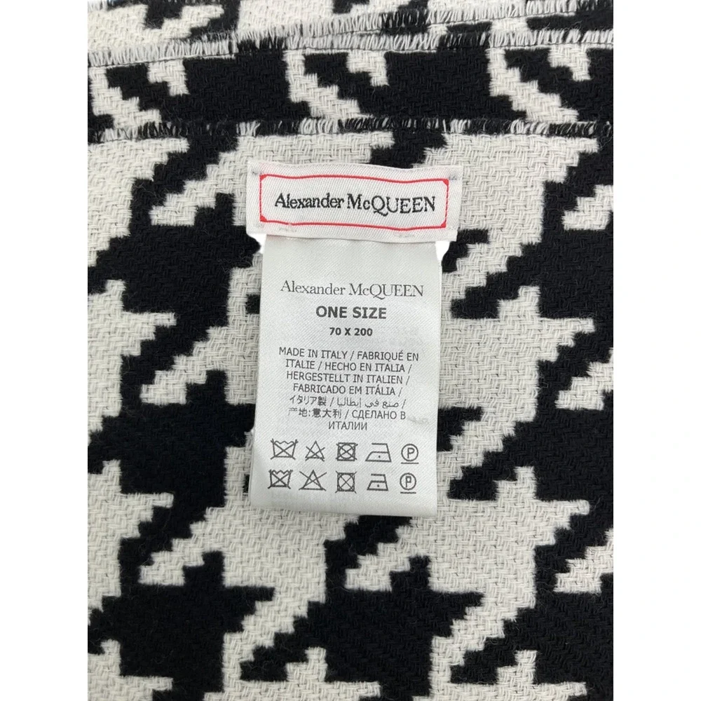 Alexander Mcqueen Fringed Black Houndstooth Scarf